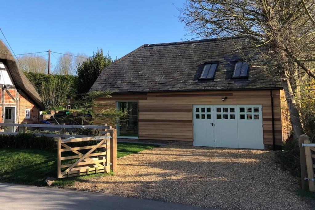 Stylish Cottage In The Pewsey Vale Marlborough Exterior foto