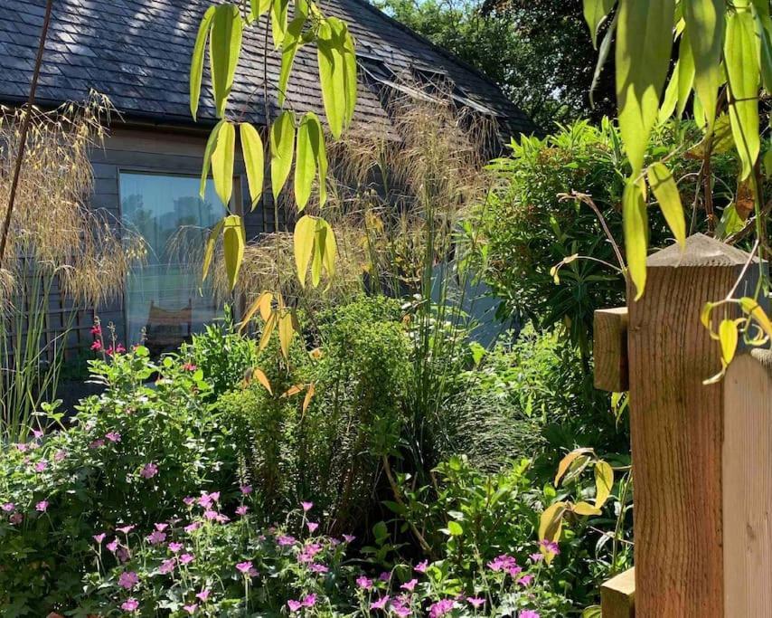 Stylish Cottage In The Pewsey Vale Marlborough Exterior foto